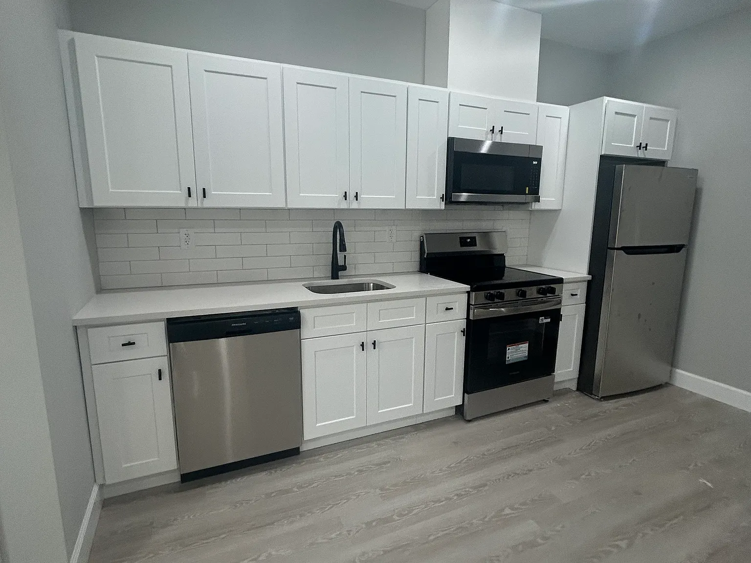 1 bed, $2,045 — Photo 2