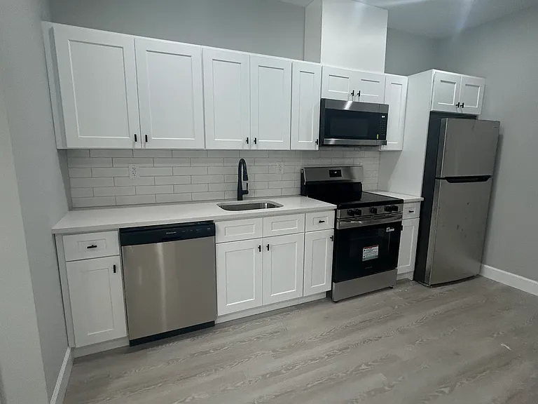 168-170 Fair St #103 — Photo 3