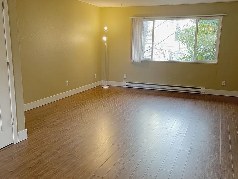 130 SE 30th Pl — Photo 13