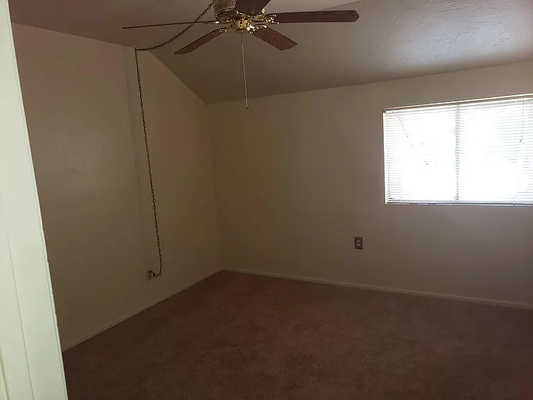 1536 S River Dr — Photo 15