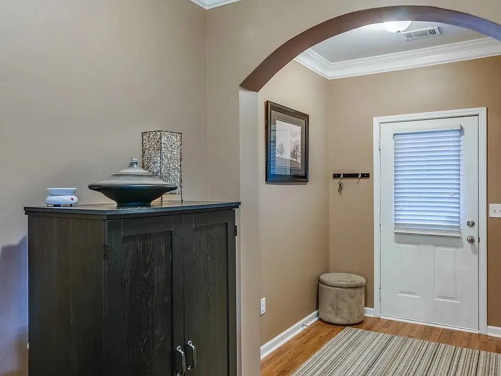 4 bed, 3.0 bath, 2165 sqft, $2,500 — Photo 3