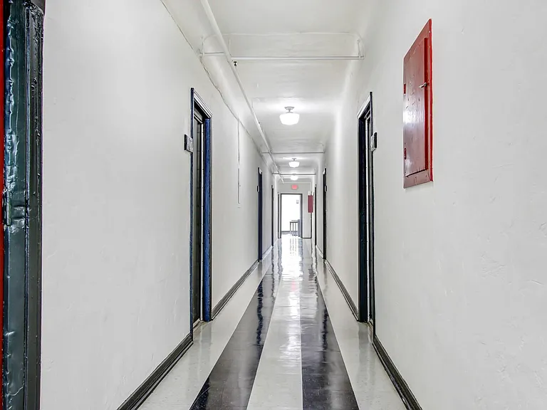 512 S Park View Street — Photo 14