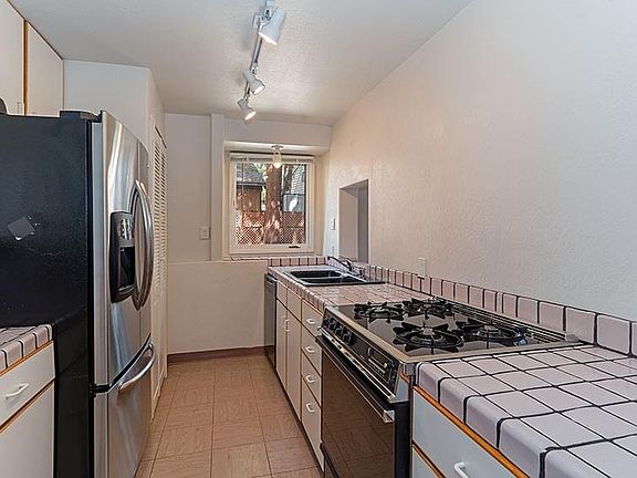 5th image of 971 Fairway Park Dr