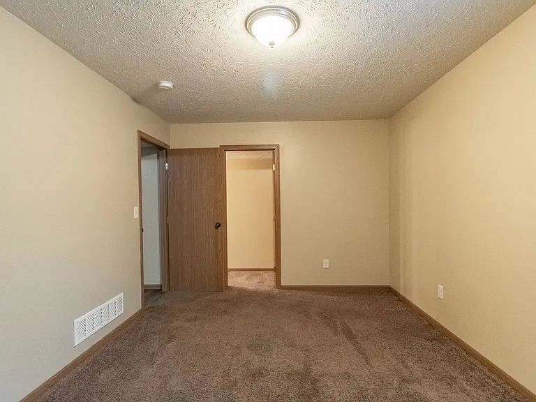 2849 W Rose St — Photo 10