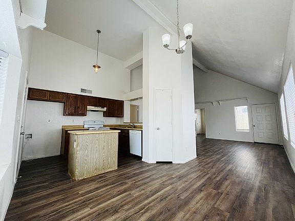 5th image of 2235 W Rose Garden Ln