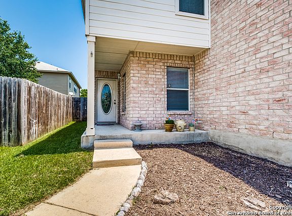 3rd image of 734 Pinafore St