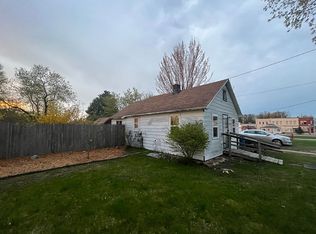 120 S 4th St, Coleman, MI 48618