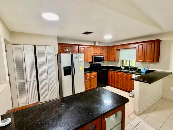 7714 SW 8th Ct, North Lauderdale, FL 33068