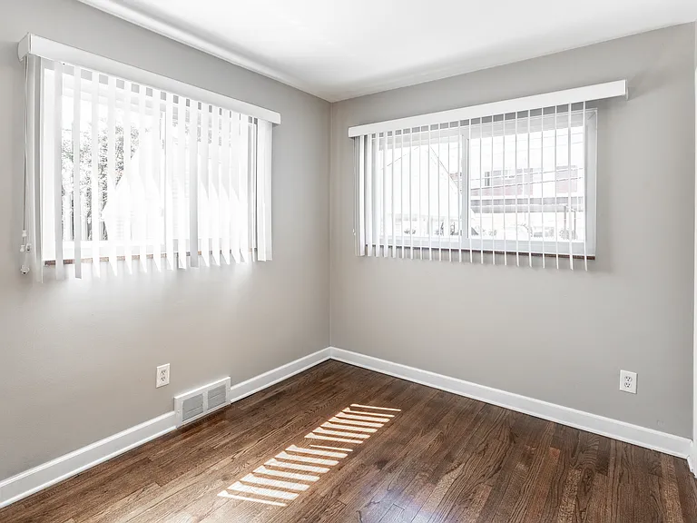1909 Gardenia Ave #7 — Photo 11