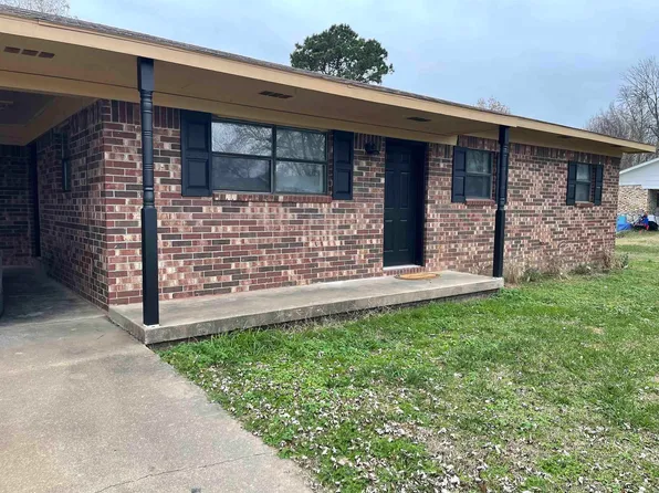 617 N 35th St, Ozark, AR 72949