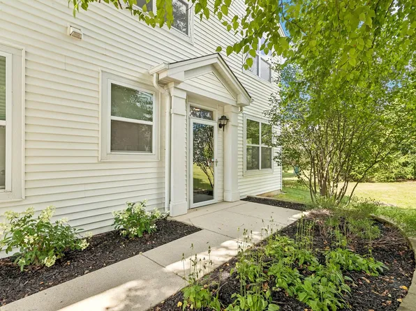 1248 Chesterton Dr, Volo, IL 60020