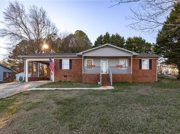 3761 Lakeside Dr, Sophia, NC 27350