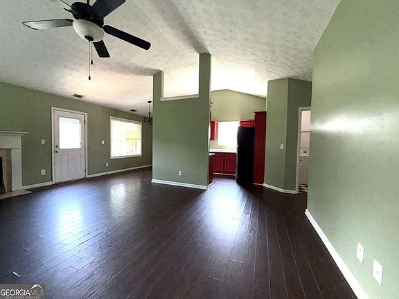 3rd image of 135 Windhaven Pl