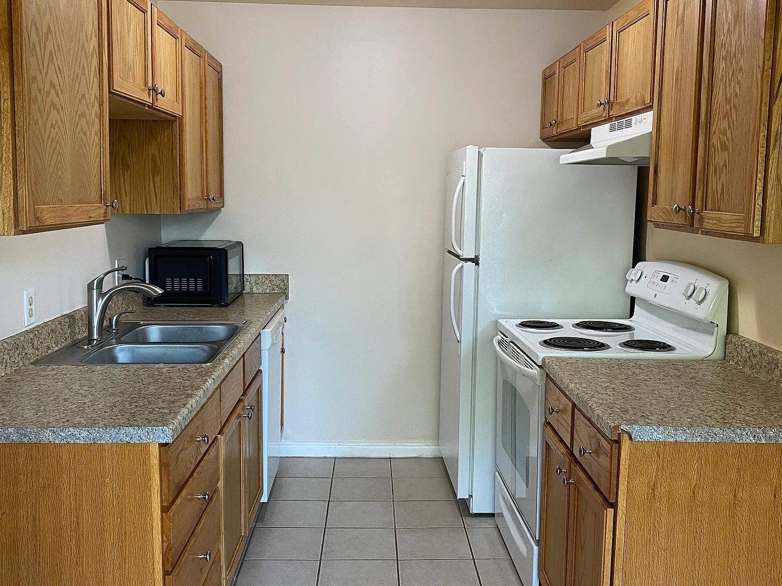 2 bed, 1.5 bath, 995 sqft, $1,590 — Photo 3