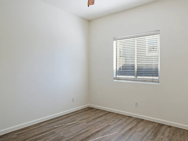686 E Foothill Blvd — Photo 14