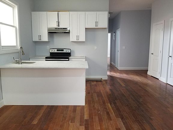 3rd image of 2071 Bathgate Ave Fl 1ST