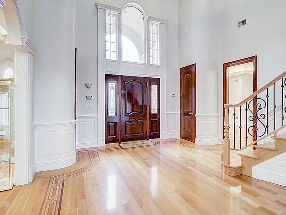 5th image of 33 Saint Nicholas Ave
