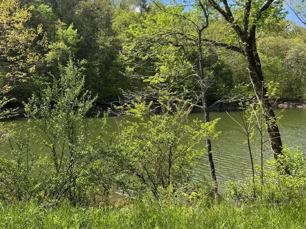 2 Bear Creek Rd, New Tazewell, TN 37825