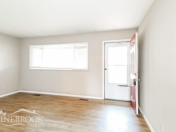 3rd image of 1470 Aspen Dr