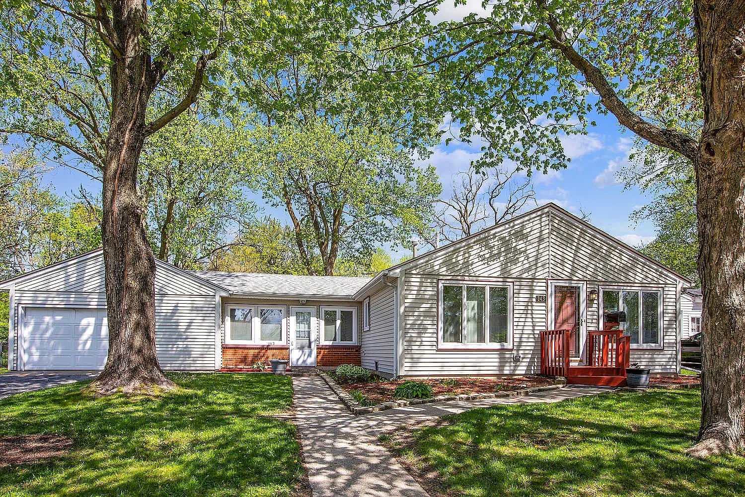 143 Dorsetshire Dr photo 1