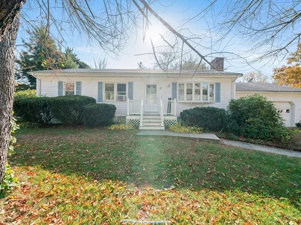 3 Barlow Ln, Mattapoisett, MA 02739