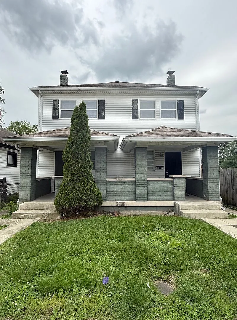 South Side 3 Bedroom Half Double — Photo 1