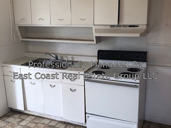 5th image of 638 W Washington St APT 3