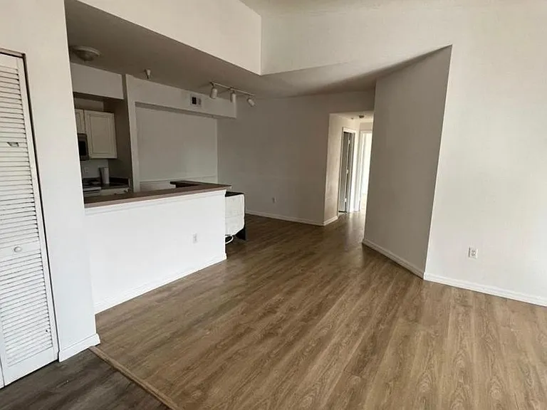 5548 Metrowest Blvd #6 — Photo 8