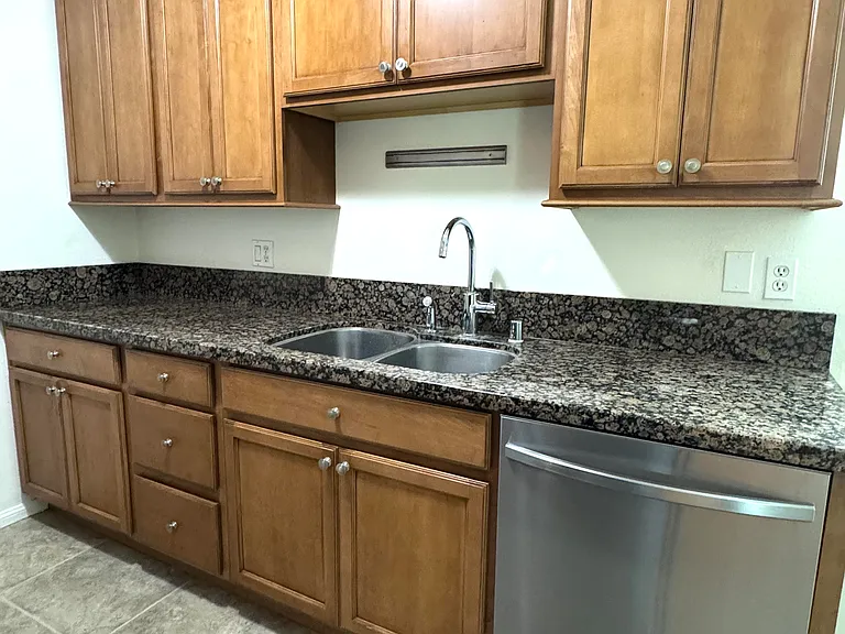 660 S Glassell St #15 — Photo 11