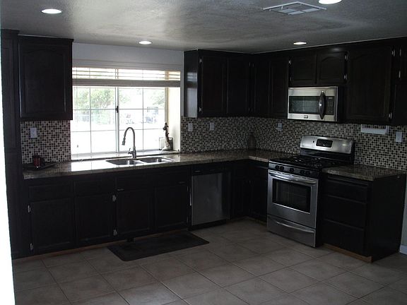 3rd image of 14811 Kimball St