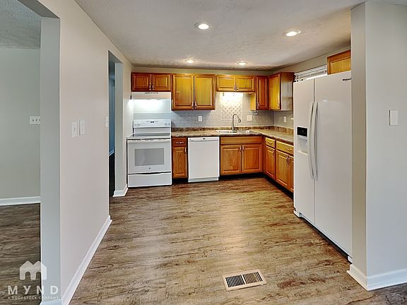 2nd image of 545 Pickerington Hills Dr