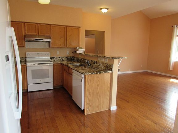5th image of 10188 Wyandott Cir N