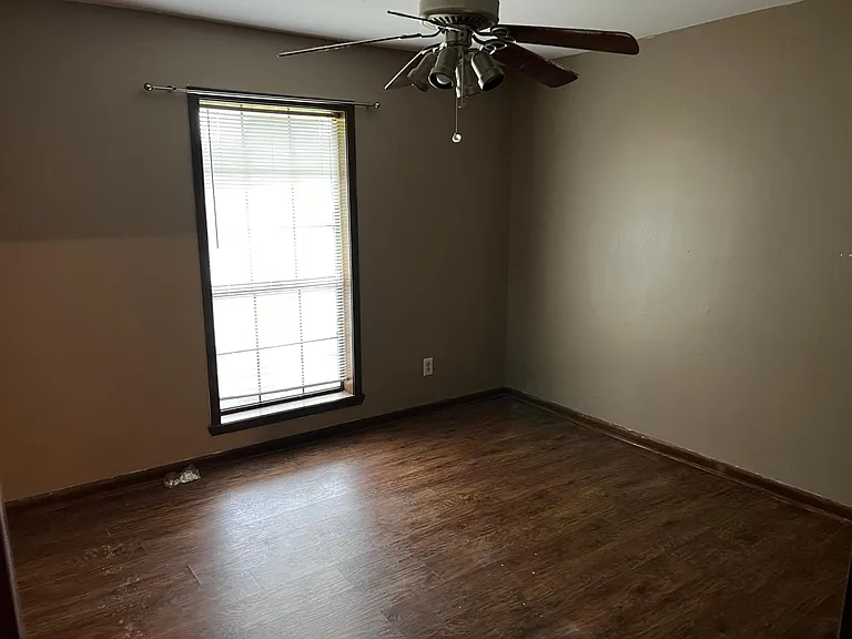 4438 Walden Dr — Photo 3