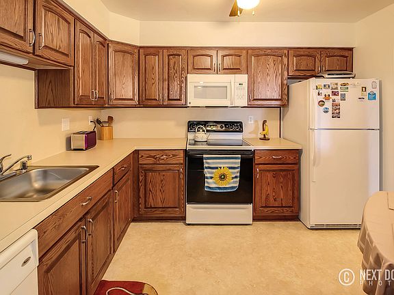 4th image of 61118 Greenwood Dr #1