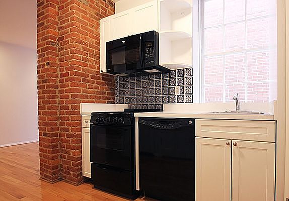 3rd image of 316 E 92nd St APT 3RW