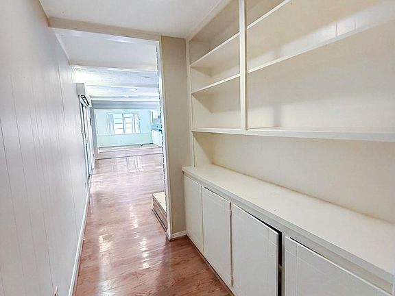 4th image of 8219 Colgate St