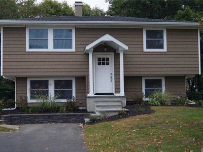 300 Old Town Rd, East Setauket, NY, 11733