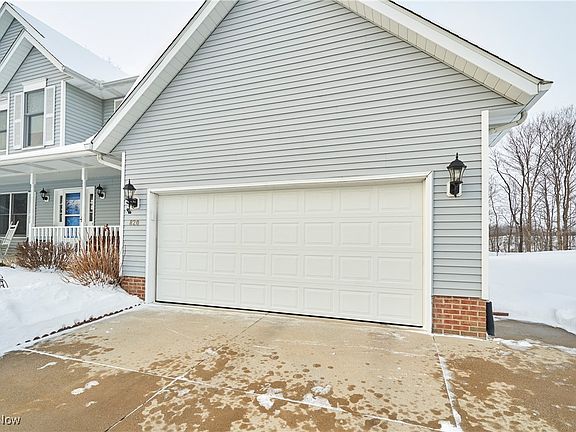 3rd image of 820 Lawrence Dr