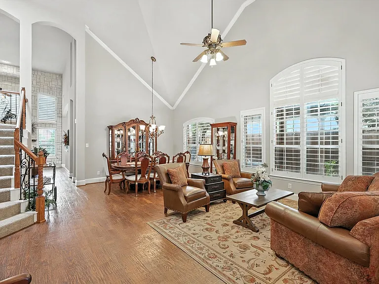 2303 Chapelwood Dr — Photo 10