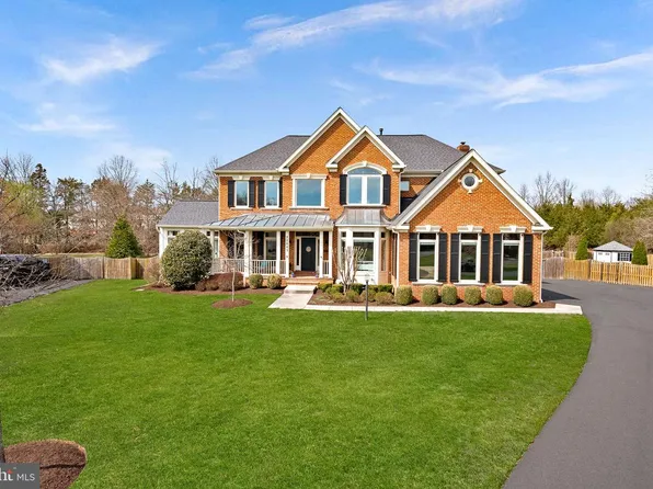 22043 Water Run Ct, Ashburn, VA 20148