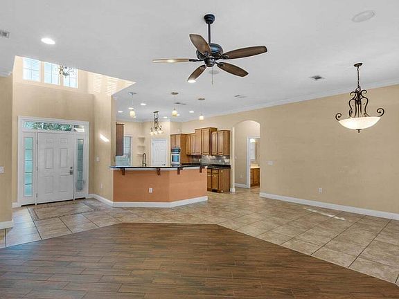 5th image of 325 Greenwood Way