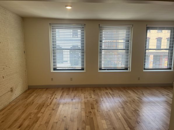 191 College St #201
