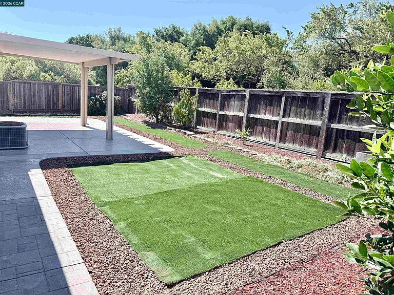 1746 Highland Cir — Photo 24