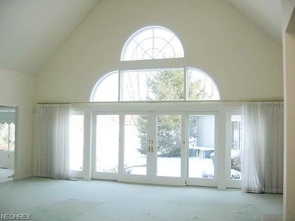3rd image of 291 Lake Pointe Dr