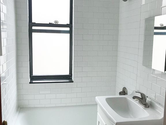 2nd image of 111 W 94th St APT 5D