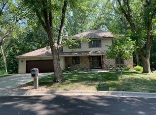 2805 Crater Ct, Burnsville, MN 55337