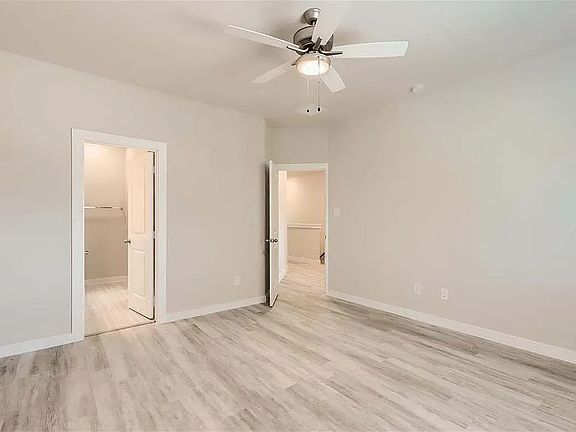 3rd image of 1229 Pebblebrook Ln