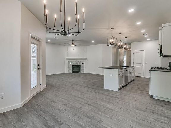 5th image of 1213 SW 23rd St