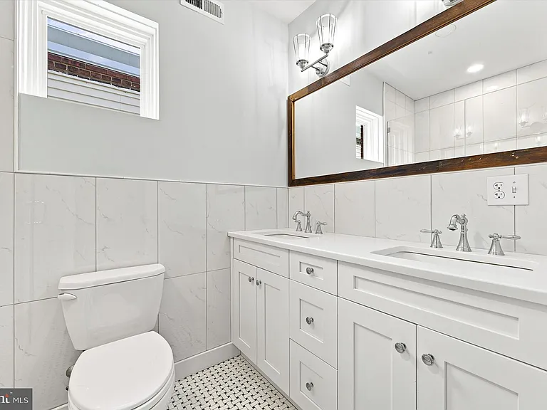 2337 E Fletcher St — Photo 16