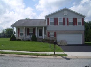 114 Drummer Dr, New Oxford, PA 17350